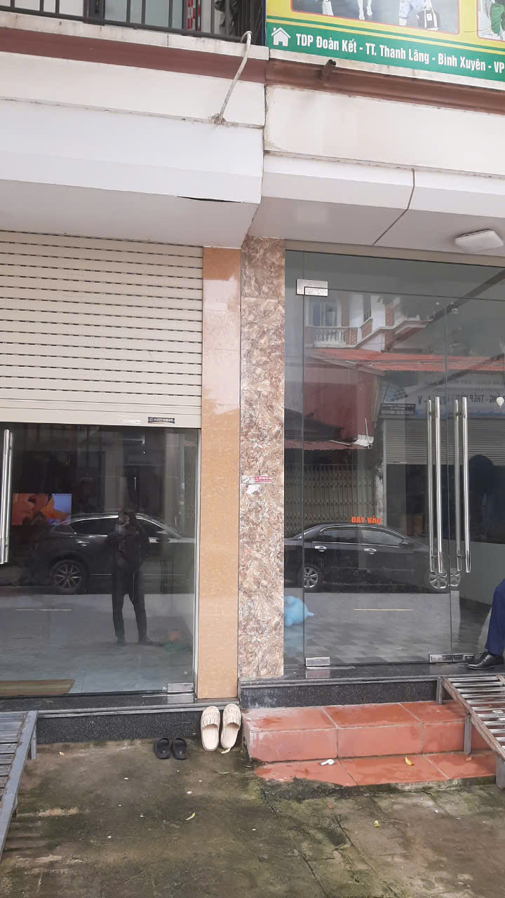 TS nằm trên mặt đường chính của Thanh lãng